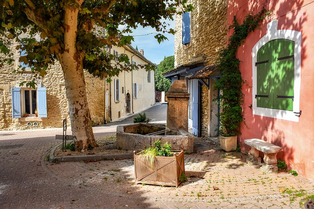 Cabrières-d'Avignon aux portes du Luberon, Vaucluse